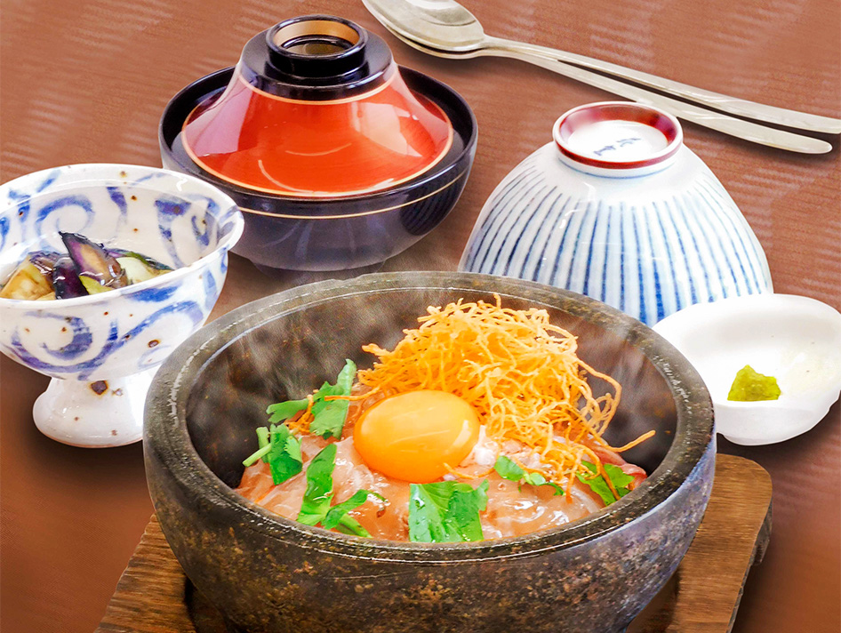 石焼きべっこう丼と浅利の吸い物