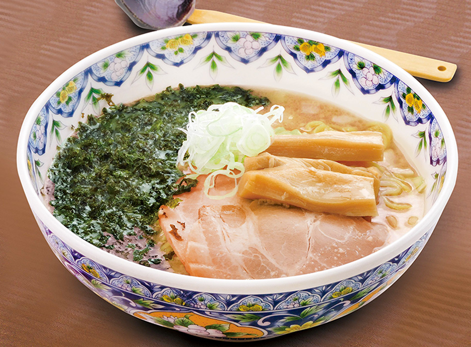 黒海苔たっぷり背脂豚骨醤油ラーメン