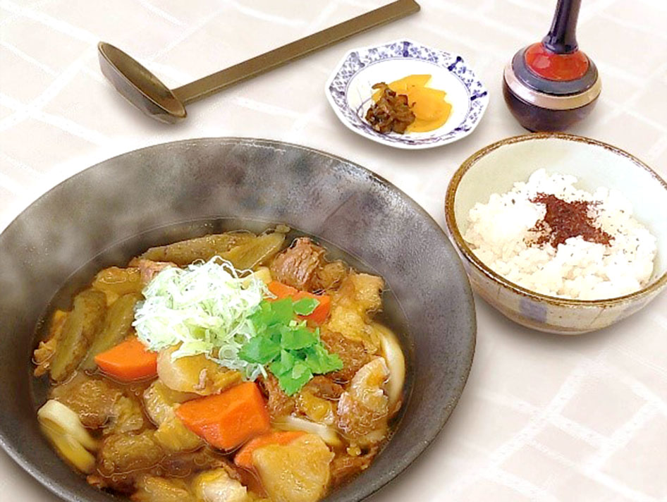 牛すじうどんとしそご飯